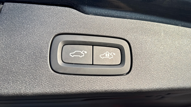 Volvo V60 2.0 B4P Plus Dark 5dr Auto [7 speed] Petrol Estate